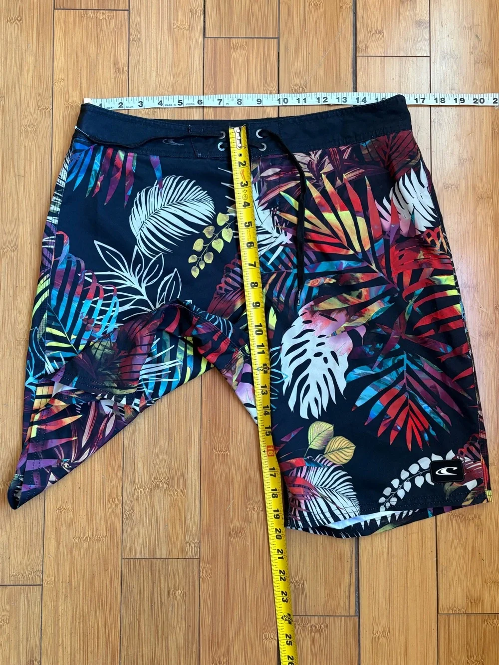 Black Tropical O’Neill Board Shorts - Men’s 33